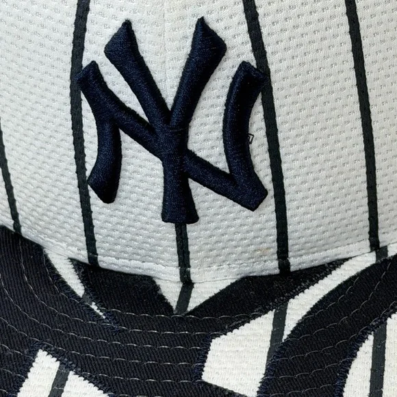 New Era 9Fifty NY Yankees Derek Jeter 2020 White and Navy Pinstripe SnapBack - Picture 10 of 12
